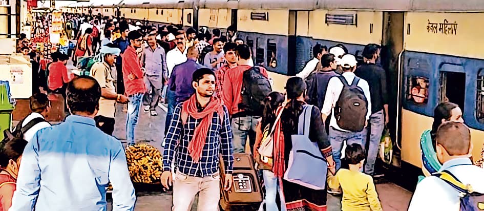 गया-पटना रेलखंड पर यात्री से लूटपाट की कोशिश, 10 राउंड फायरिंग कर भागे अपराधी