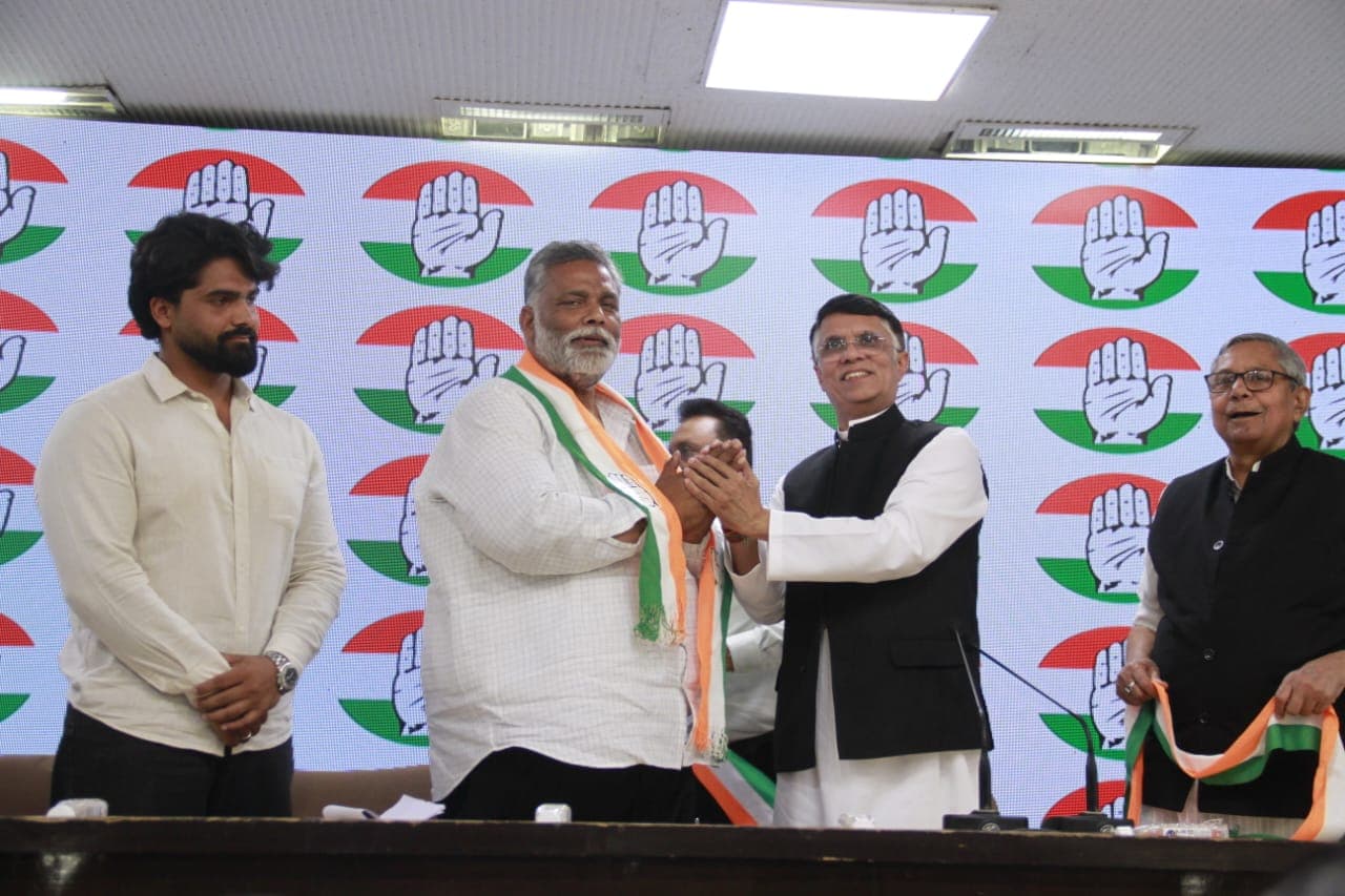 बिहार: पप्पू यादव अपने बेटे सार्थक के साथ कांग्रेस में हुए शामिल, जन अधिकार पार्टी का भी कराया विलय