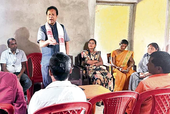 jharkhand ex ias officer contest lok sabha election from chatra