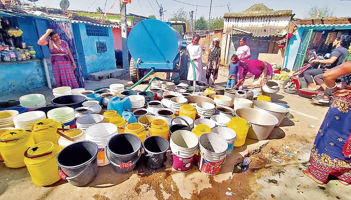 रांची में गहराने लगा जल संकट, 11 वार्डों में टैंकर से हो रही जलापूर्ति, पीने के पानी के लिए करें 9431104429 पर फोन