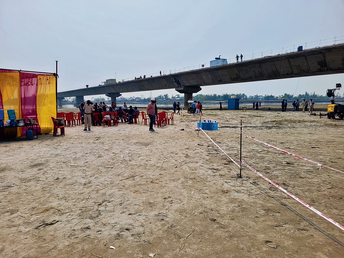 बकौर-भेजा पुल हादसे के बाद निर्माण कार्य रुका, 3 सदस्यीय टीम हर पहलू पर कर रही जांच