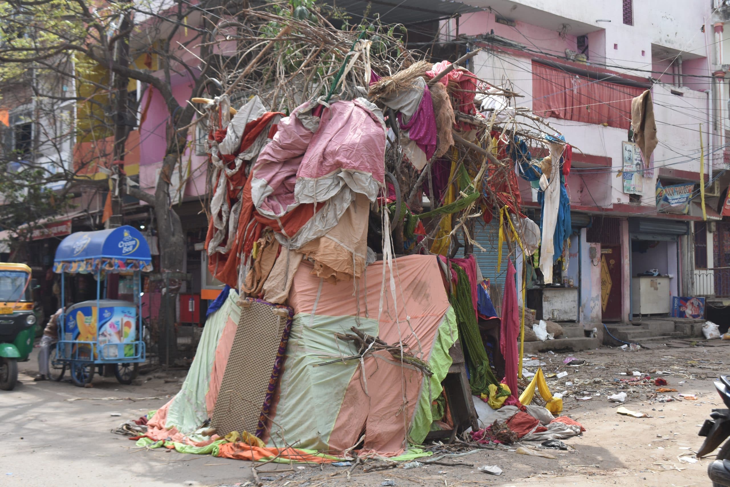 Holi 2024: होलिका दहन के साथ शुरू हुआ रंगों का त्योहार, गया में इस दिन होगी मटका फोड़ होली