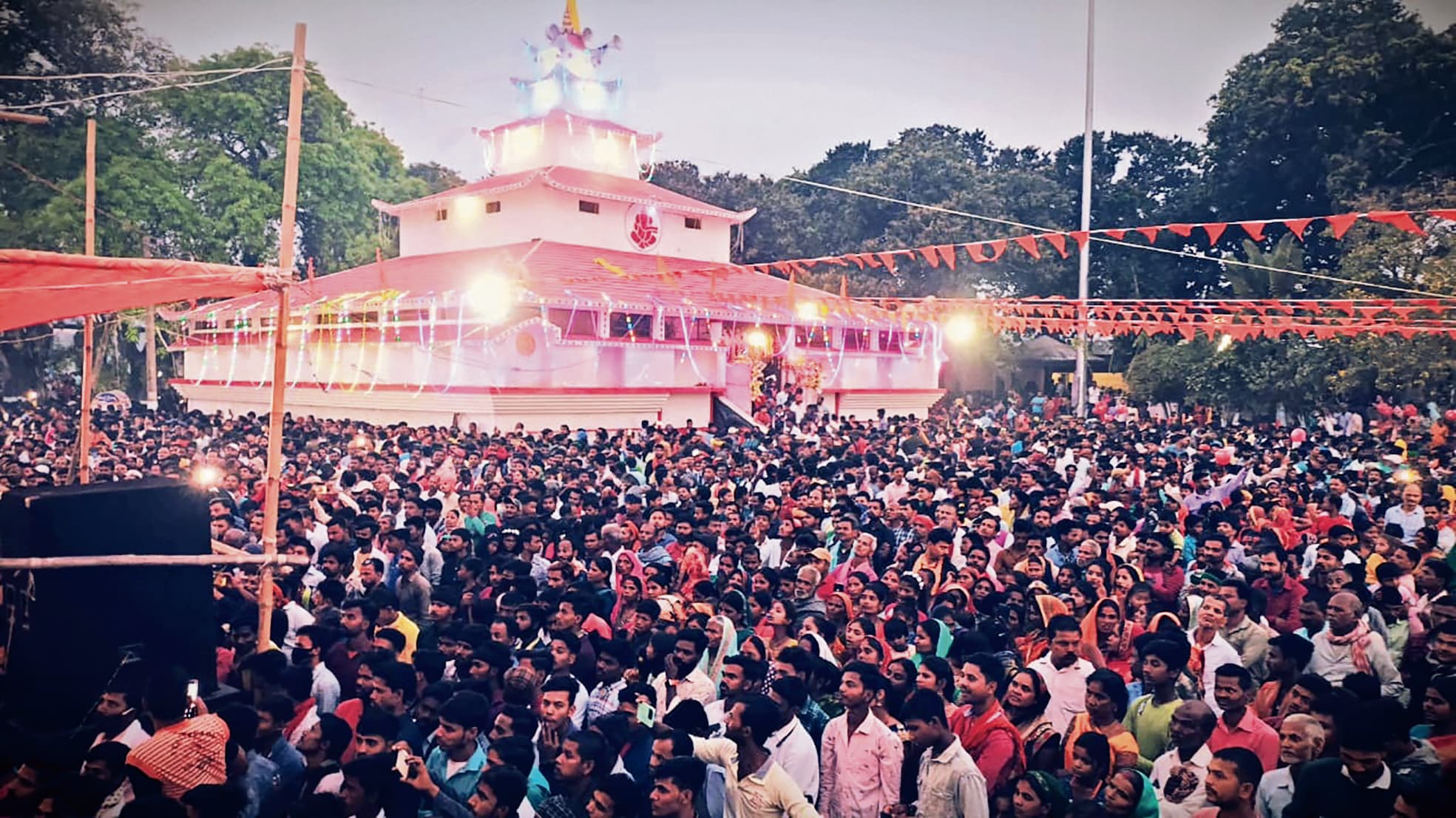 पूर्णिया के ऐतिहासिक नरसिंह स्थल पर मना होलिका महोत्सव, उमड़ी 50,000 से अधिक भक्तों की भीड़