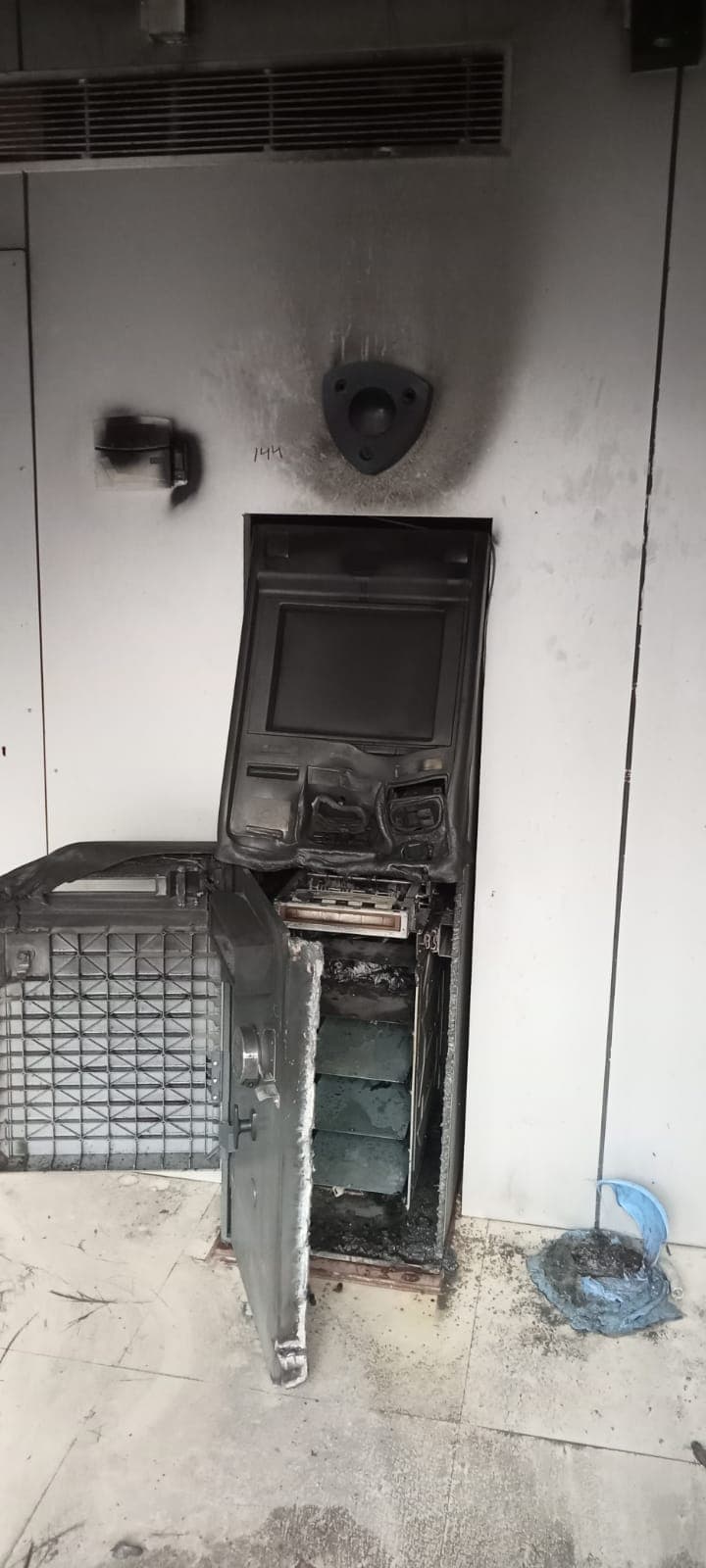 Muzaffarpur: करजा चौक पर चोरों ने एसबीआई की  एटीएम को बनाया निशाना, हजारों गायब