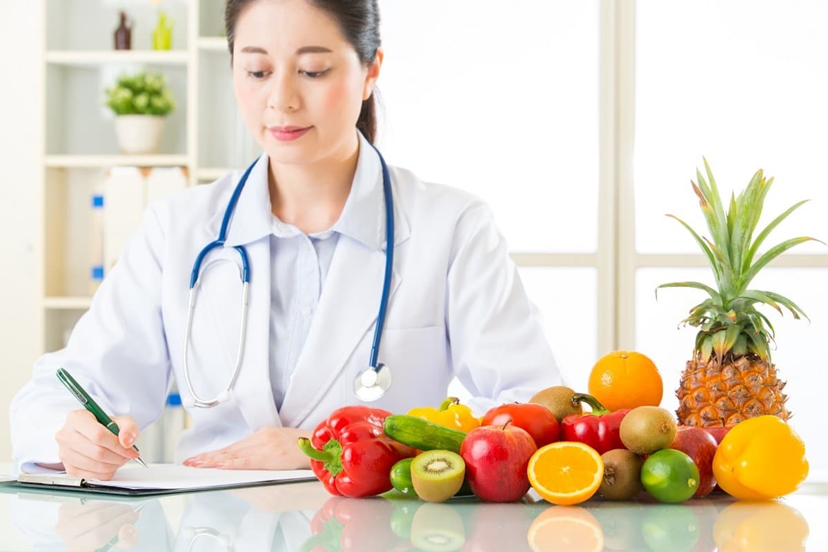 Fruits for Lungs: फेफड़ों को रखना है स्वस्थ तो खाएं ये 4 फल, डायटीशियन ने बताया