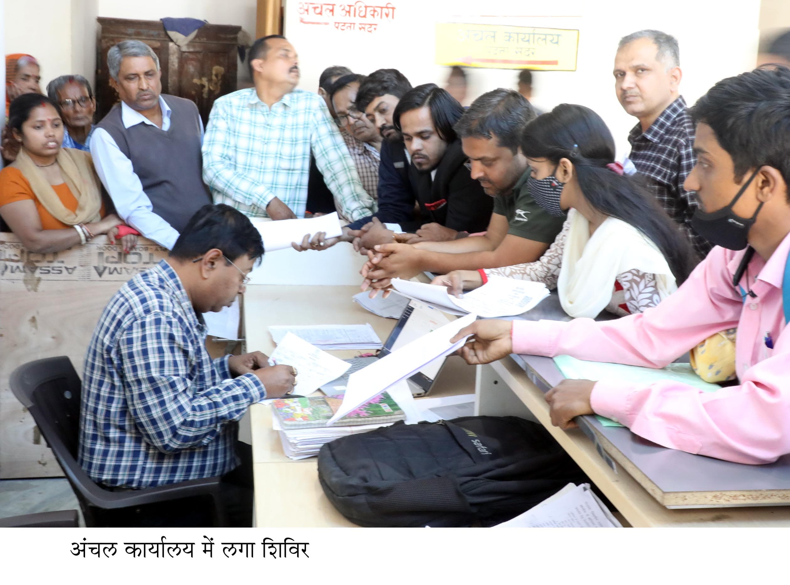 सदर अंचल कार्यालय में जमाबंदी शिविर में उमड़ी लोगों की भीड़, फुलवारीशरीफ में भटकते दिखे लोग...