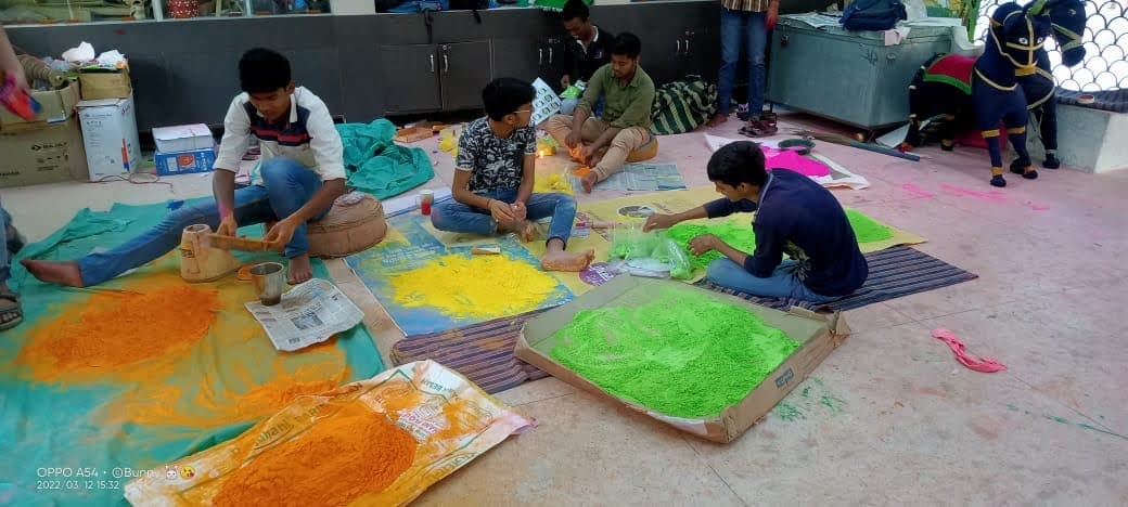 Holi 2024: पटना के युवाओं ने किया कमाल, सेफ होली के लिए बना रहे फूल-सब्जियों से आर्गेनिक व हर्बल रंग
