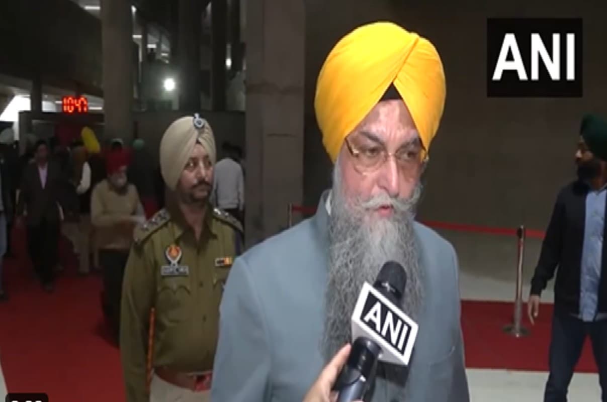 Punjab Assembly: किसानों के मुद्दों पर पंजाब विधानसभा में जमकर हंगामा, कांग्रेस विधायकों ने की ये मांग