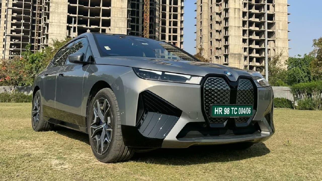 BMW iX xDrive50 कार है या सैटेलाइट… फुल चार्ज में 635 km रेंज