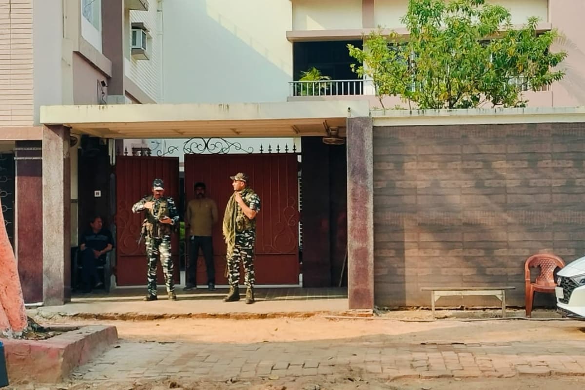 धनबाद : चिरकुंडा के व्यवसायी विकास गाडयान के आवास पर आयकर का छापा धनबाद : चिरकुंडा के व्यवसायी विकास गाडयान के आवास पर आयकर का छापा