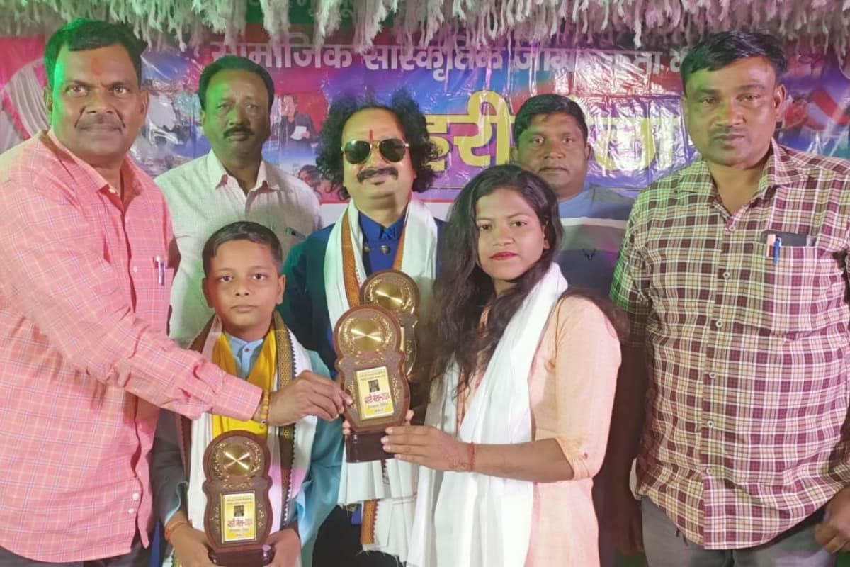 बोकारो : खैराचातर में सात दिवसीय प्रहरी मेला-2024 का हुआ शानदार आगाज, बॉलीवुड से लेकर झारखंड बंगाल के कलाकारों ने दिखाया जलवा