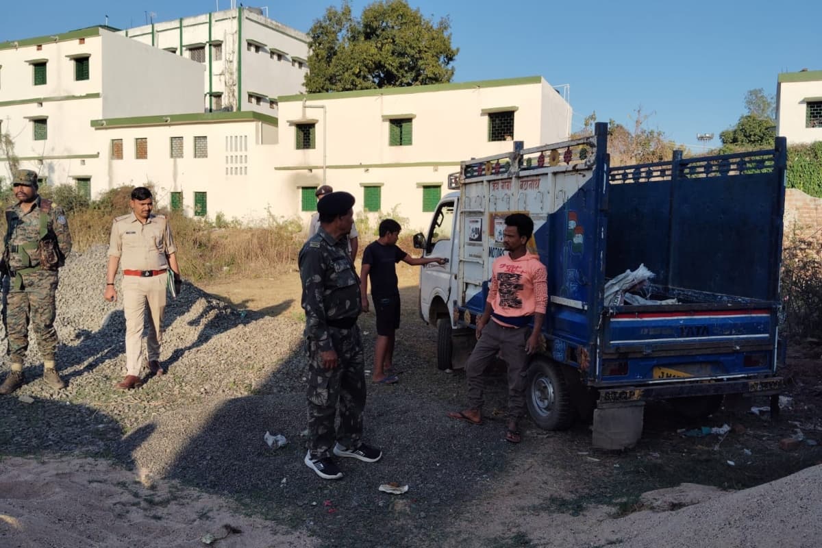 देवघर : एस्बेस्टस के घर में युवक की निर्मम हत्या, ईंट से कूच दिया गया था चेहरा