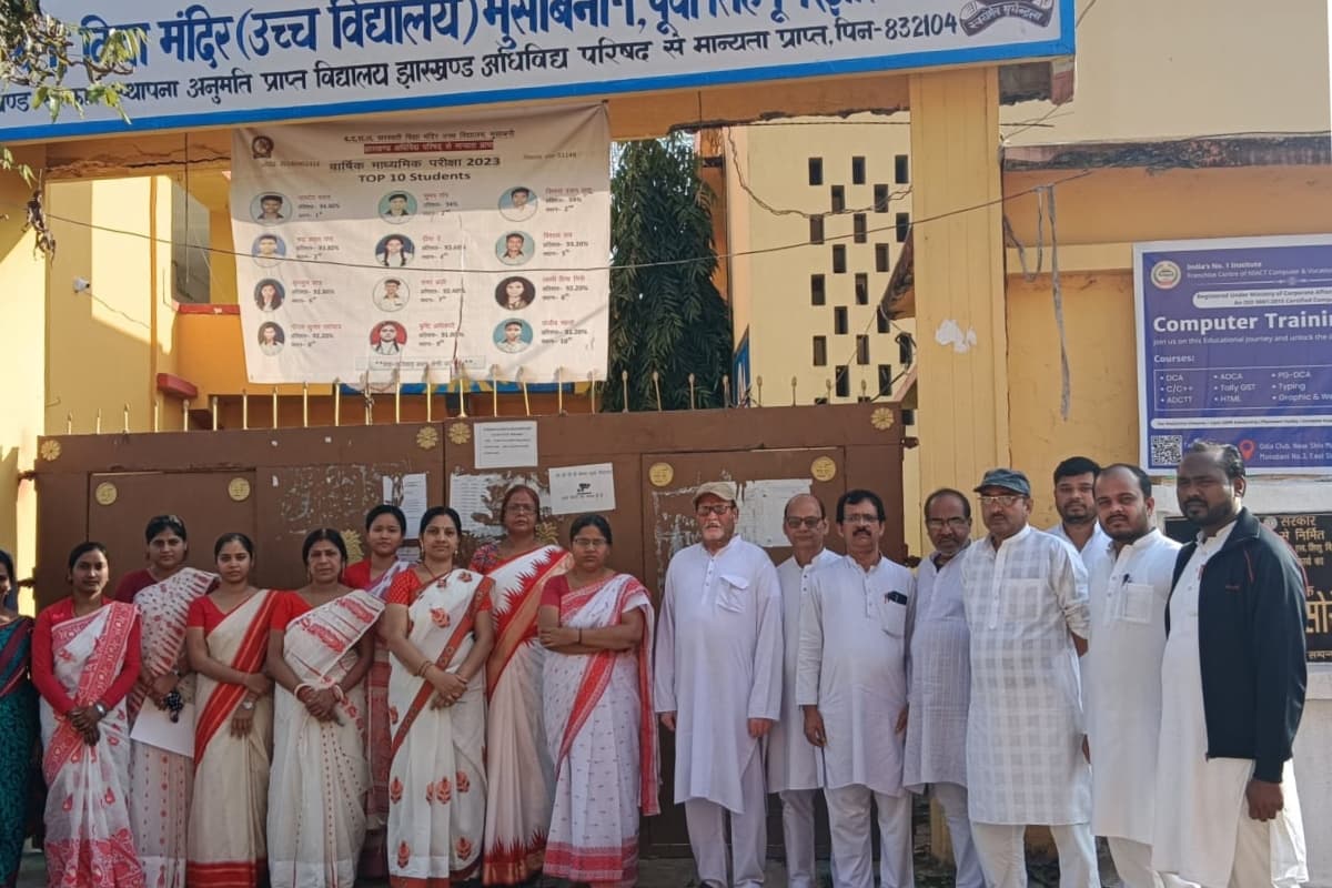 वित्त रहित संस्थानों के 10000 से ज्यादा शिक्षक कर्मचारी रहे हड़ताल पर, पठन-पाठन ठप