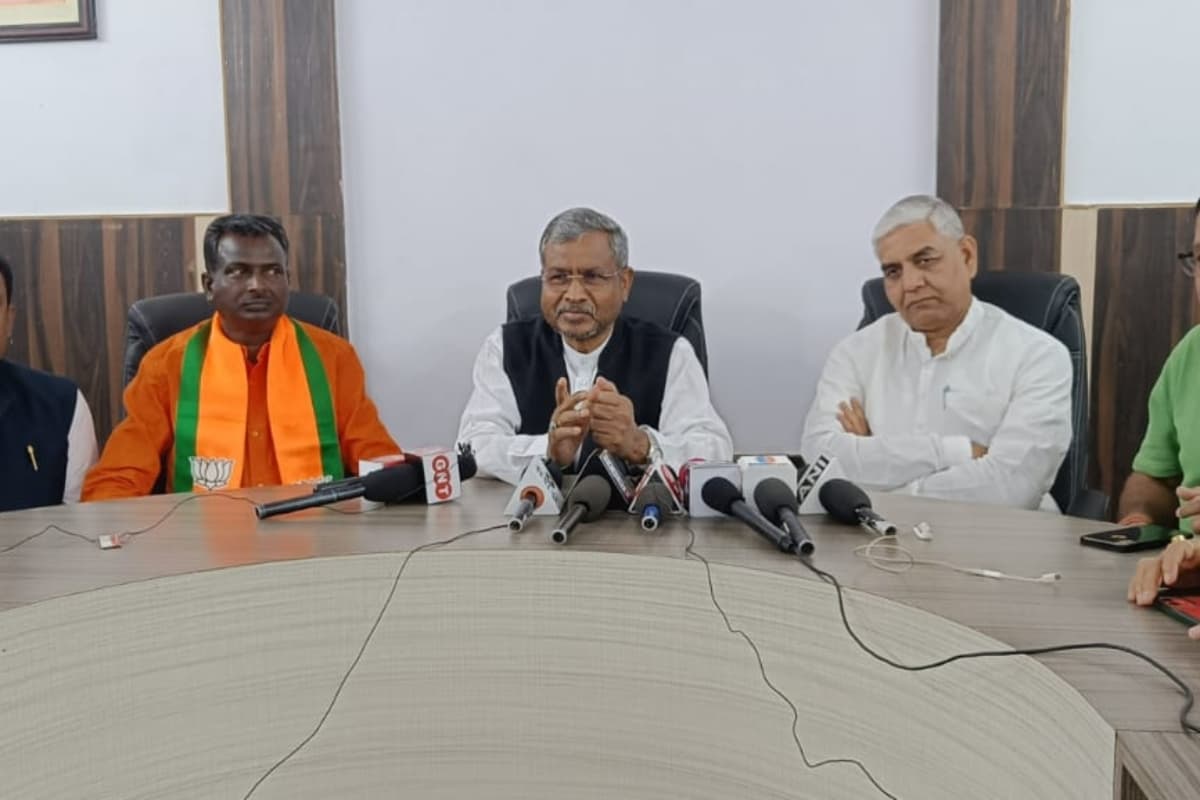 Lok sabha Elections 2024 : बाबूलाल मरांडी ने सोरेन परिवार पर साधा निशाना, मंत्री बसंत सोरेन पर किया पलटवार Lok sabha Elections 2024 : बाबूलाल मरांडी ने सोरेन परिवार पर साधा निशाना, मंत्री बसंत सोरेन पर किया पलटवार