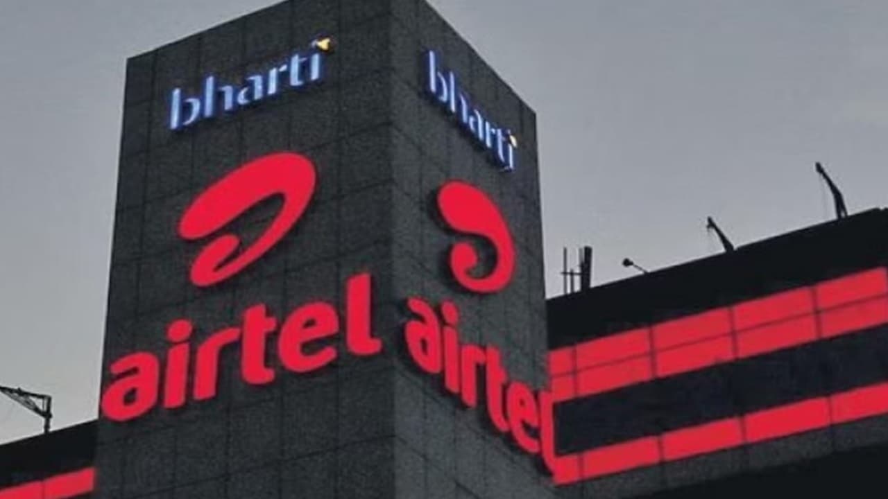 Bharti Hexacom IPO Listing: भारती हेक्साकॉम के शेयर 33% प्रीमियम के साथ लिस्ट, जानें निवेशकों को कितना हुआ फायदा