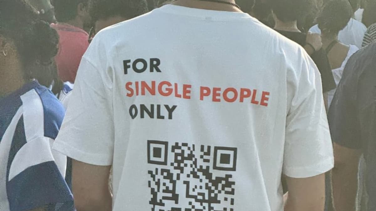 VIRAL: डिजिटल इंडिया से इंस्पायर इस बंदे ने टी-शर्ट पर प्रिंट कराया Qr Code, स्कैन करने पर लोगों के उड़े होश