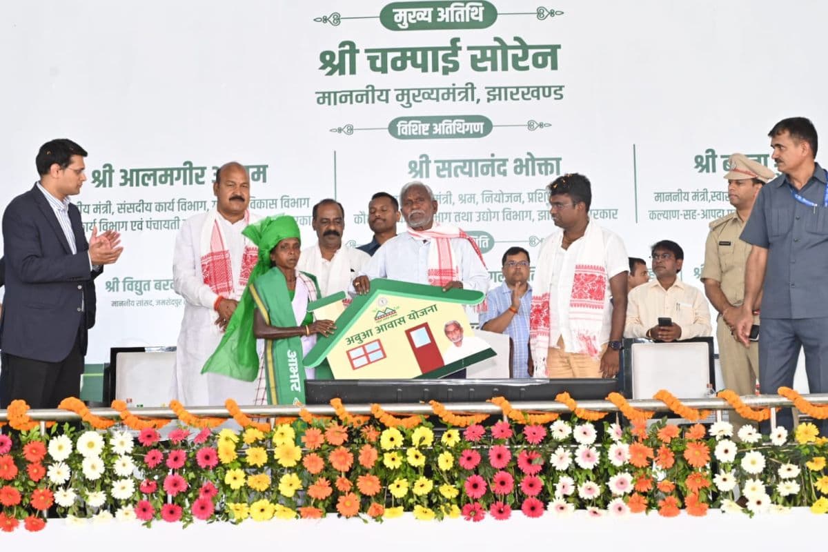 सीएम चंपाई सोरेन ने डिग्री कॉलेज समेत 119 करोड़ की योजनाओं की दी सौगात, बोले अब पोटका में भी मिलेगी उच्च शिक्षा