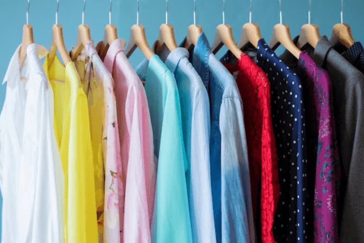 Clothing According to Days: शनिवार को लोग क्यों पहनते हैं काले कपड़े, पढ़िए किस दिन कौन सा रंग होगा लाभदायक