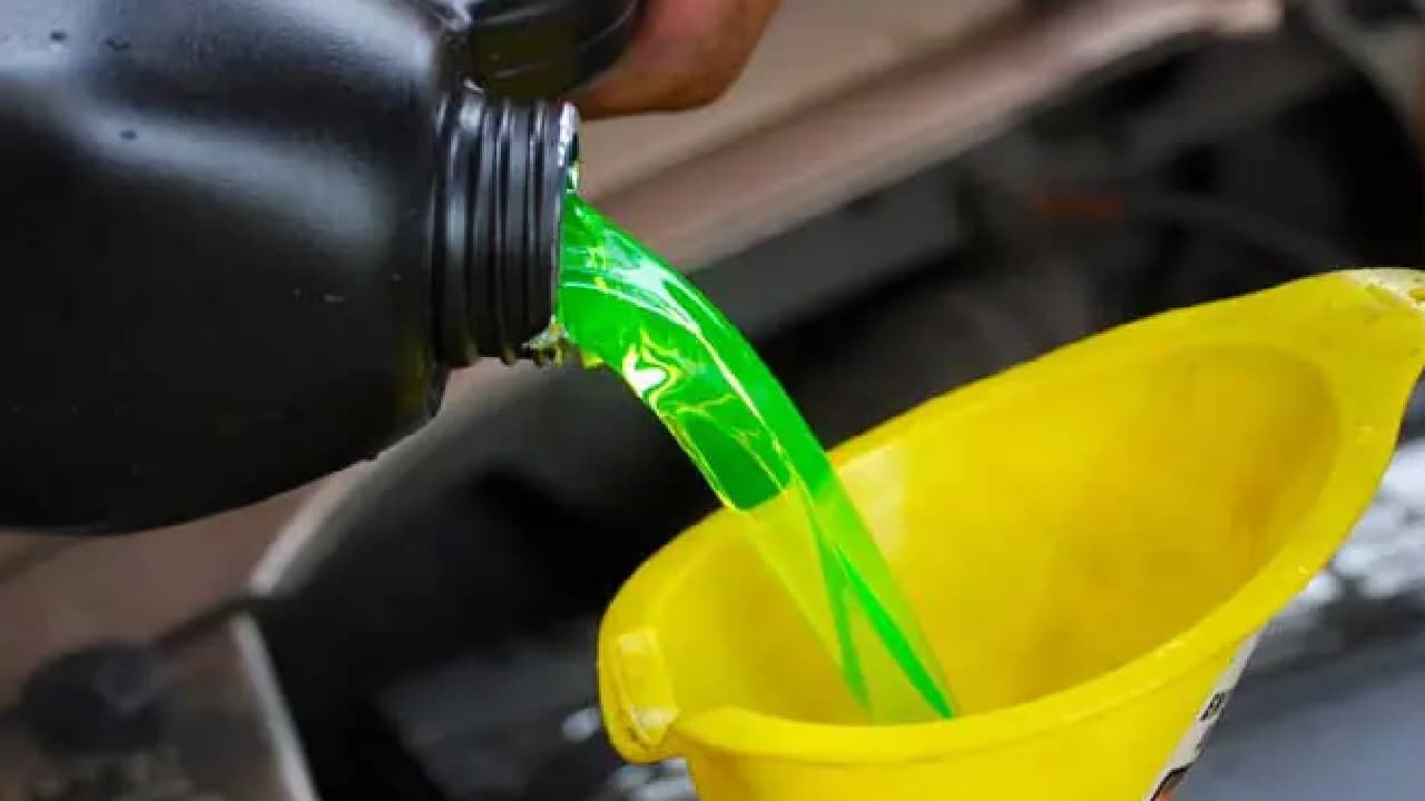 Coolant: गरमी में कार को ओवरहीट होने पर कैसे करेंगे ठंडा, क्या है उपाय? Coolant: गरमी में कार को ओवरहीट होने पर कैसे करेंगे ठंडा, क्या है उपाय?