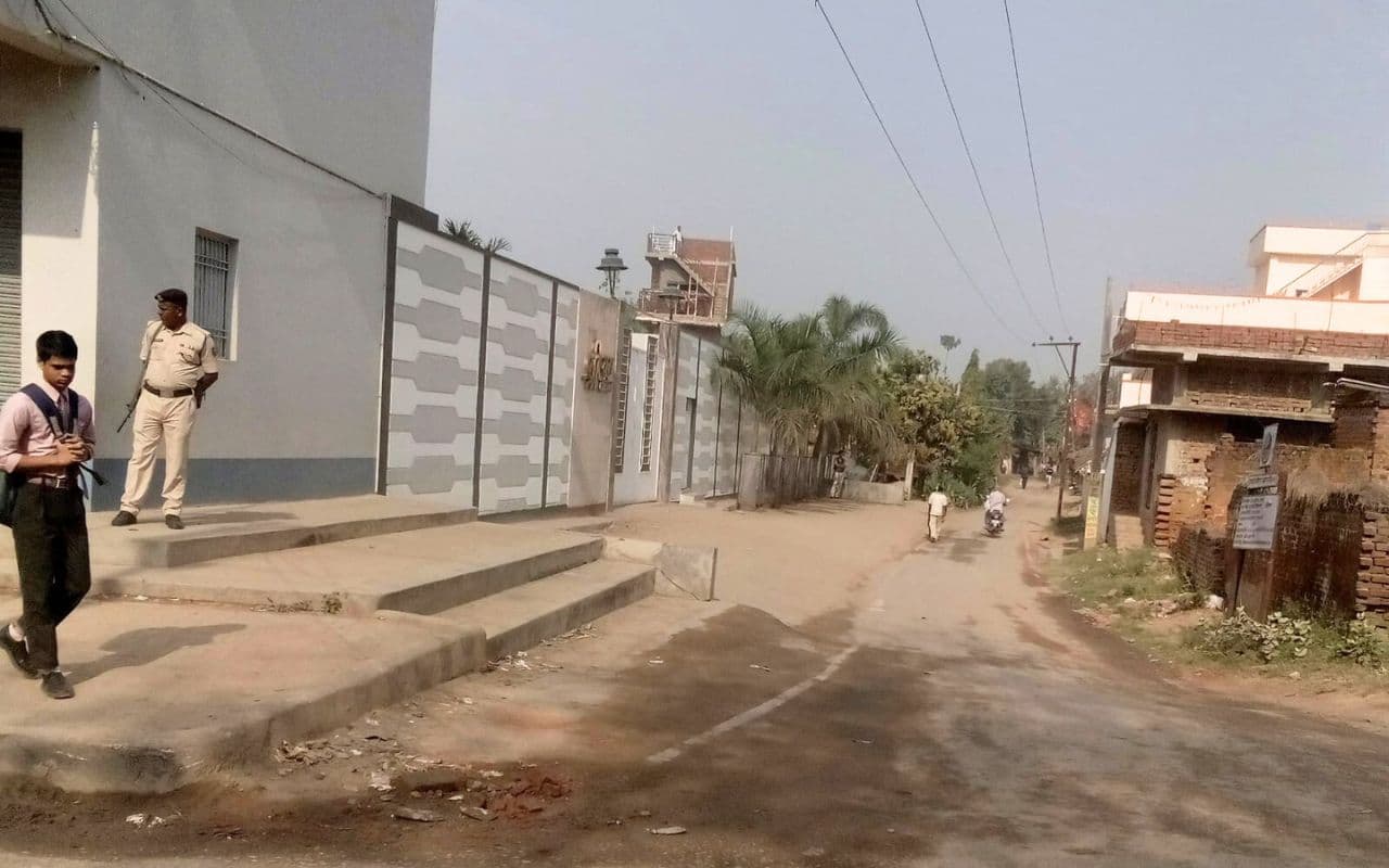 ED Raids Dhanbad: बिहार के बालू कारोबारी पुंज सिंह के ठिकानों पर धनबाद में ईडी के छापे