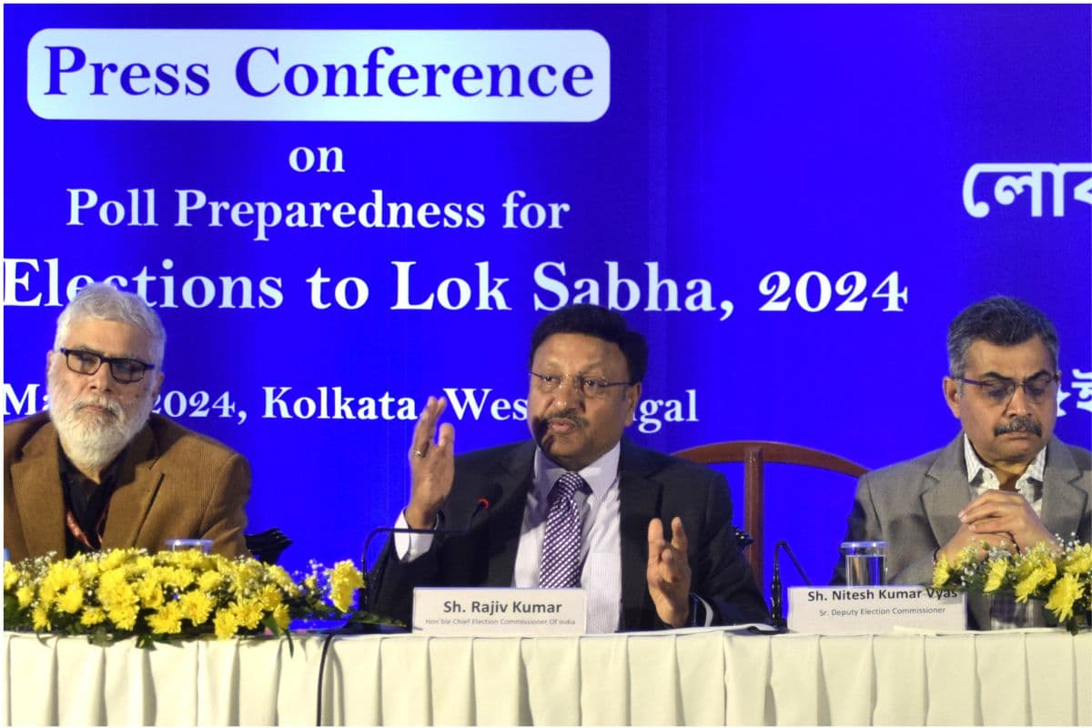 पश्चिम बंगाल : निर्वाचन आयोग ने दिया चुनाव ड्यूटी से सिविक वॉलेंटियर्स को दूर रखने का निर्देश