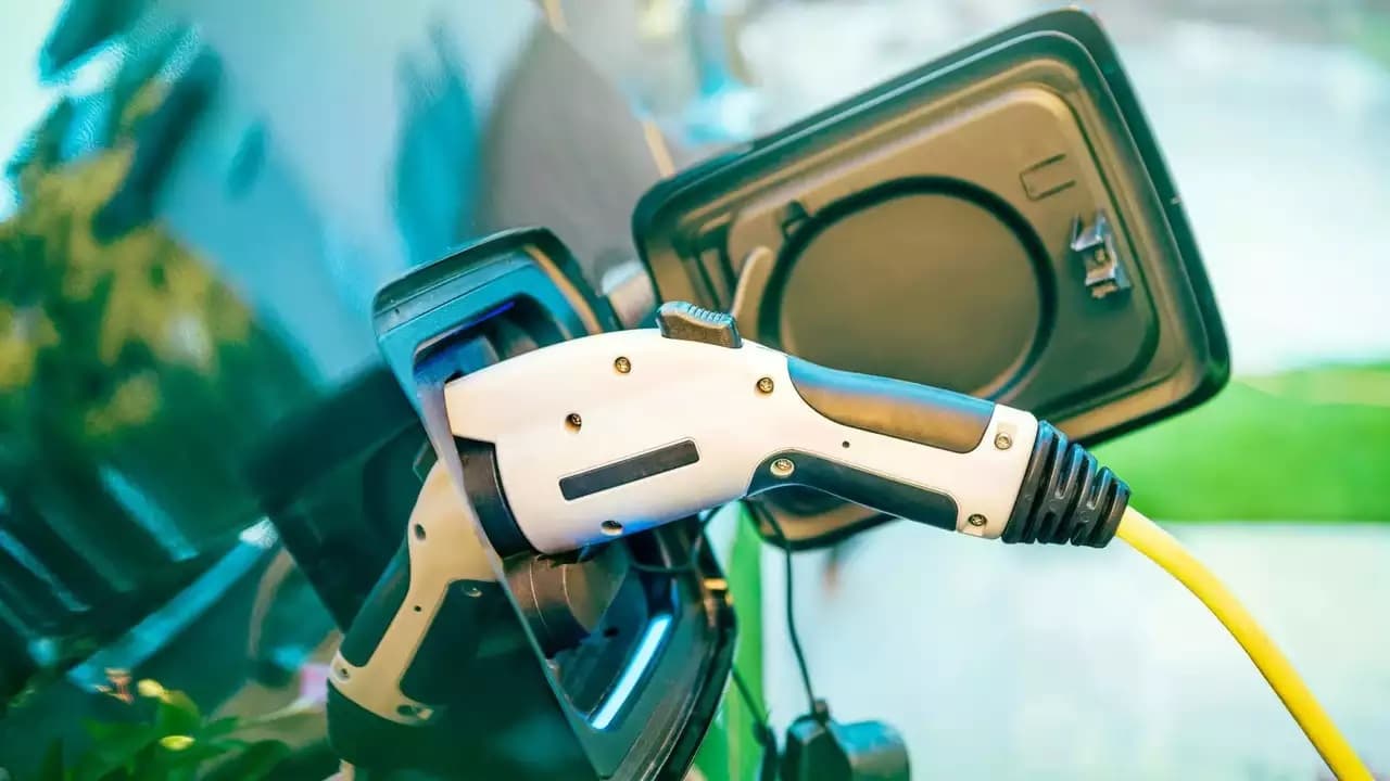 EV निर्माताओं को मोदी सरकार का होली गिफ्ट, EMP Scheme मंजूर