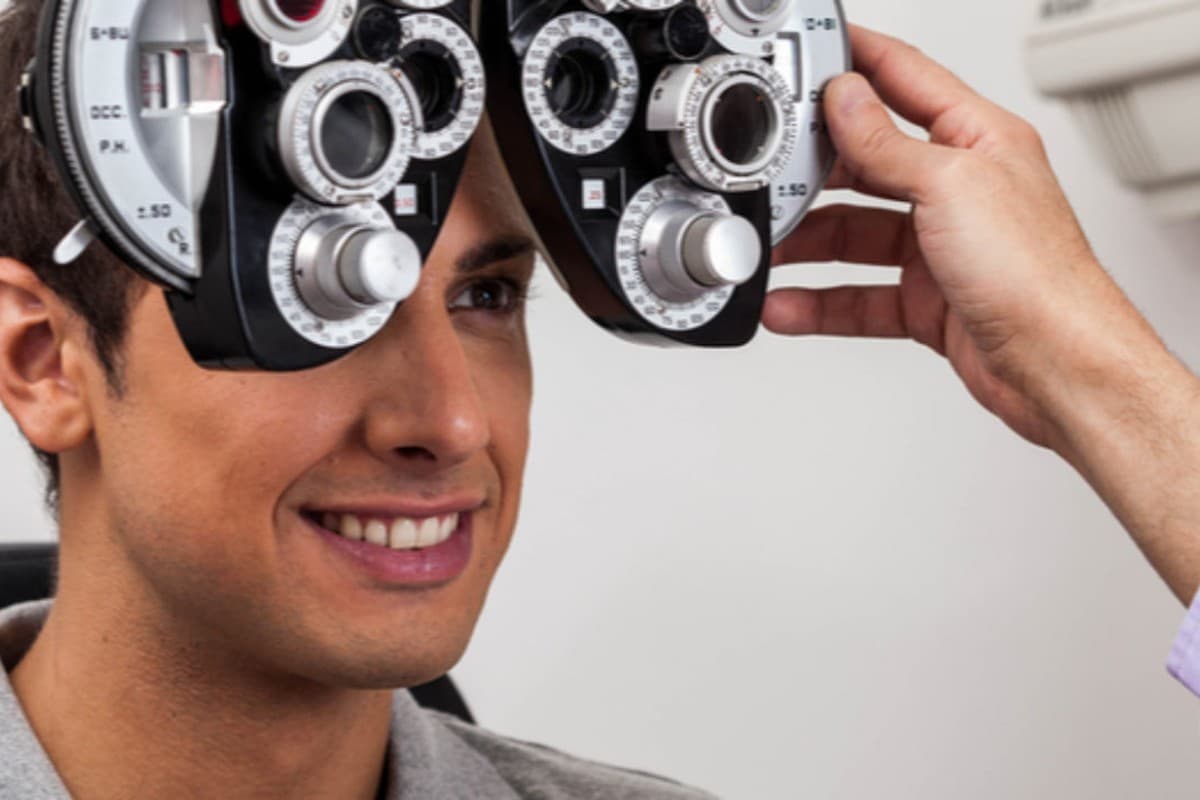 Tips For Eyesight: ये हैं आंखों की रोशनी बढ़ाने के असरदार उपाय...