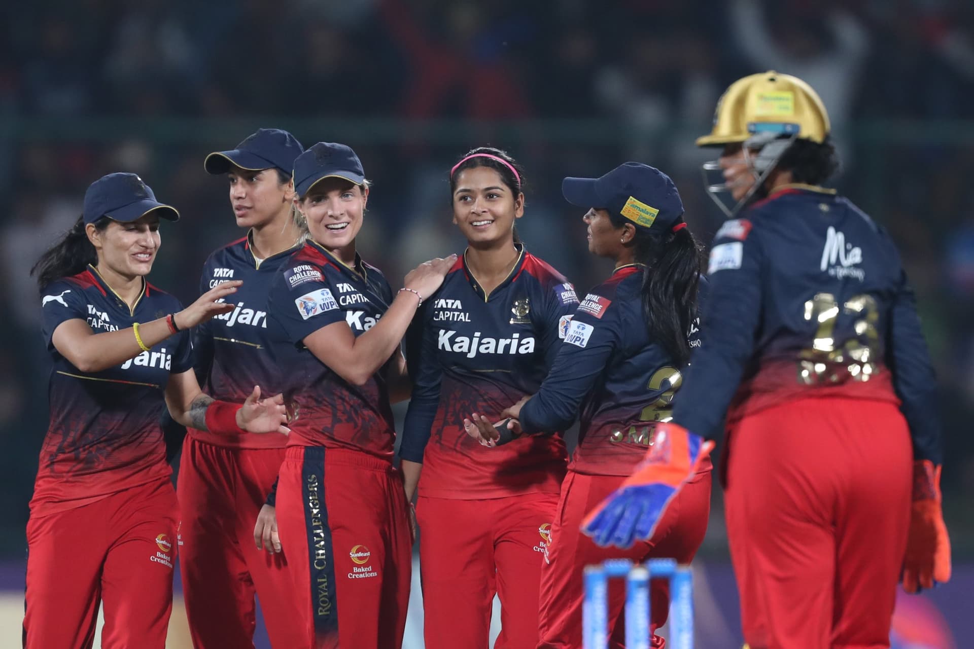 WPL 2024 Final: 113 रनों पर सिमट गई दिल्ली कैपिटल्स की टीम, ट्रॉफी जीतने के लिए आरसीबी को मिला आसान लक्ष्य