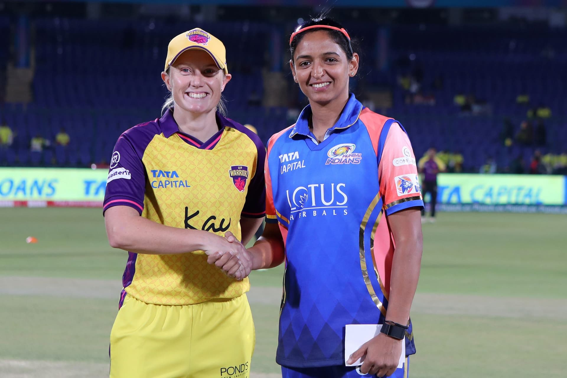 WPL 2024: मुंबई इंडियंस ने जीता टॉस, हरमनप्रीत कौर का पहले बल्लेबाजी का फैसला, देखें प्लेइंग XI