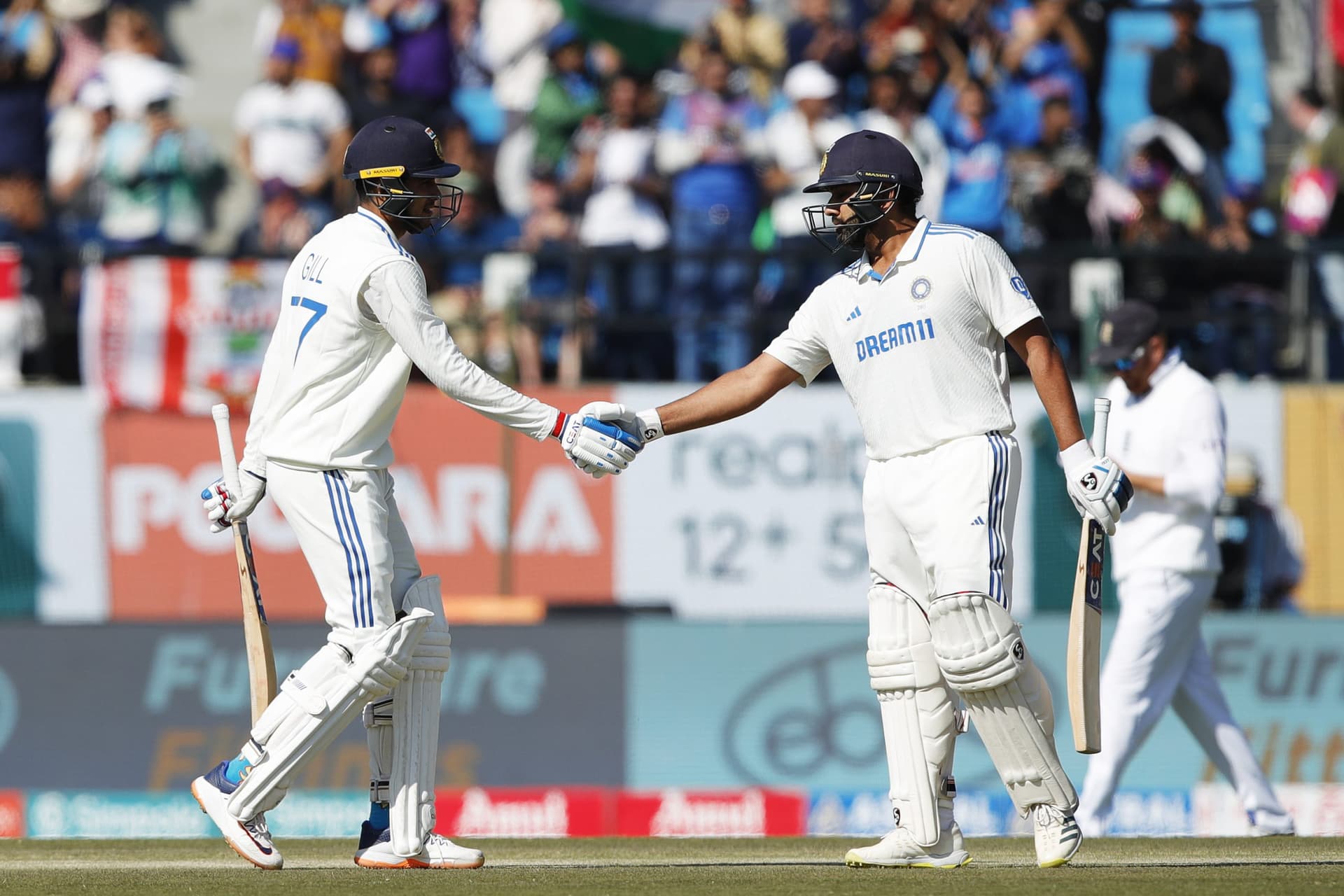 IND vs ENG: भारत की पारी 260 के पार, रोहित और गिल ने जड़ा शतक