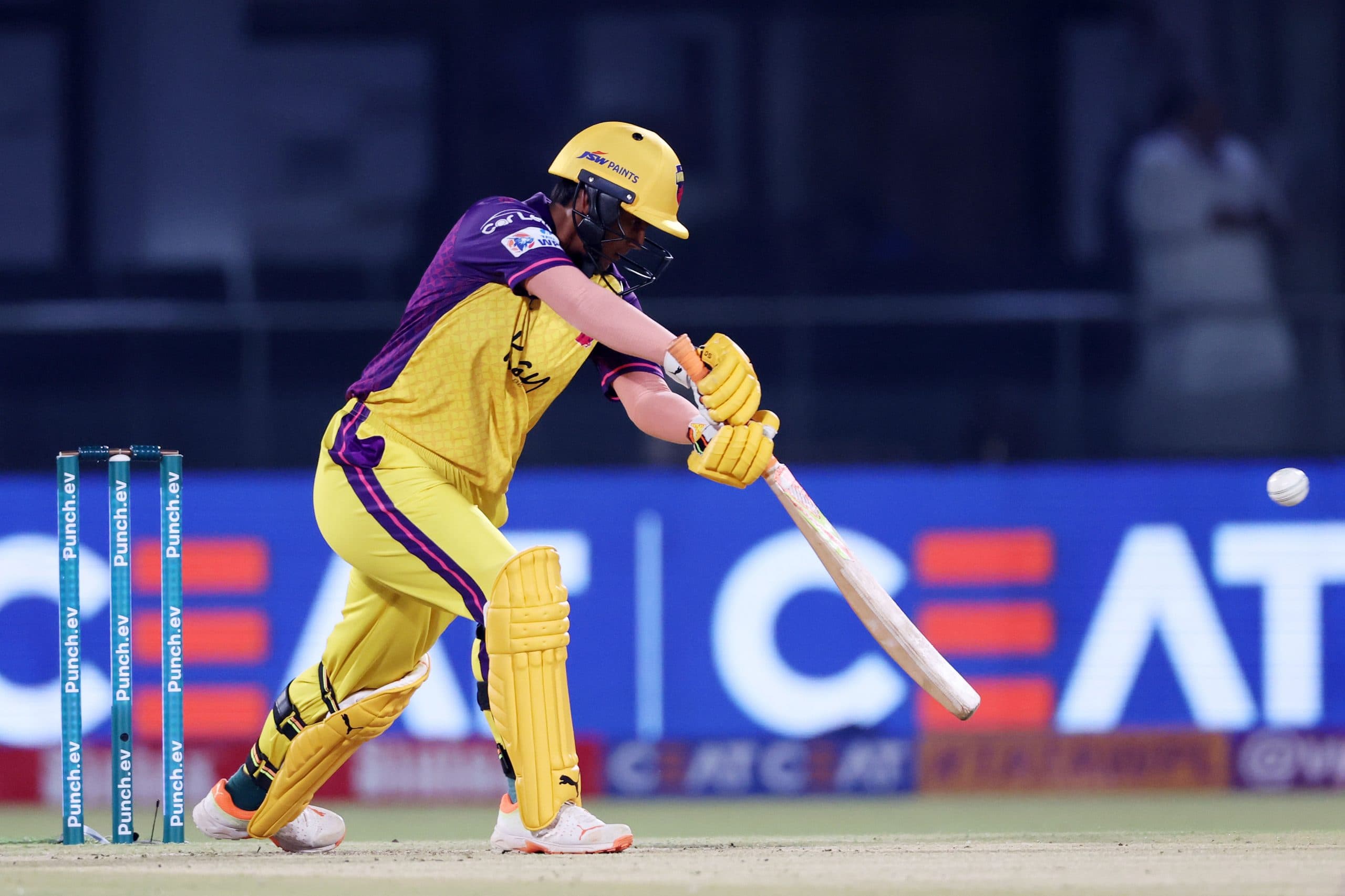 WPL 2024: यूपी वारियर्स ने दिल्ली कैपिटल्स को दिया 139 रनों का लक्ष्य, दीप्ति शर्मा ने जड़ा पचासा