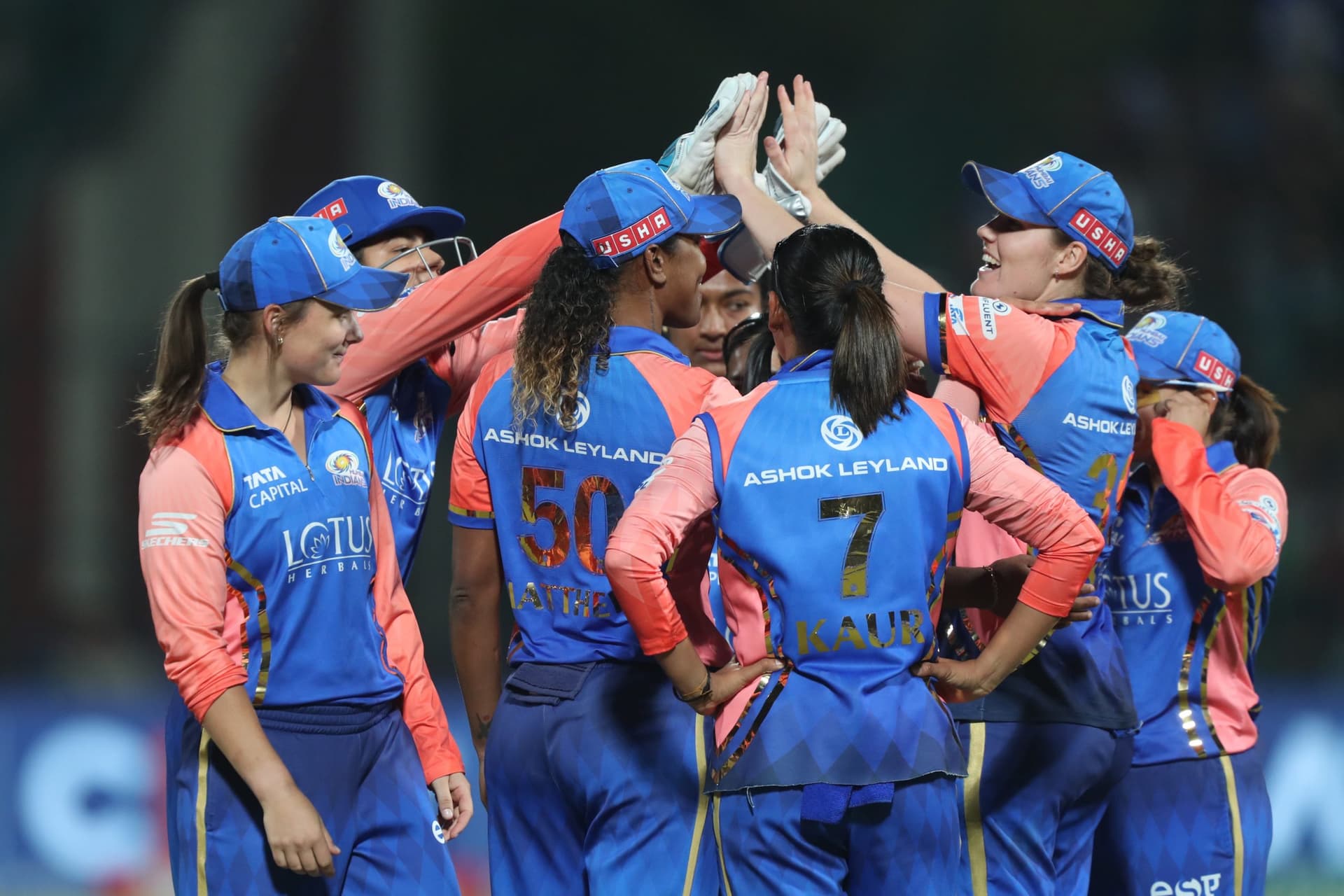 WPL 2024: आरसीबी ने मुंबई इंडियंस को दिया 136 रनों का लक्ष्य, जीतने वाली टीम पहुंचेगी फाइनल में