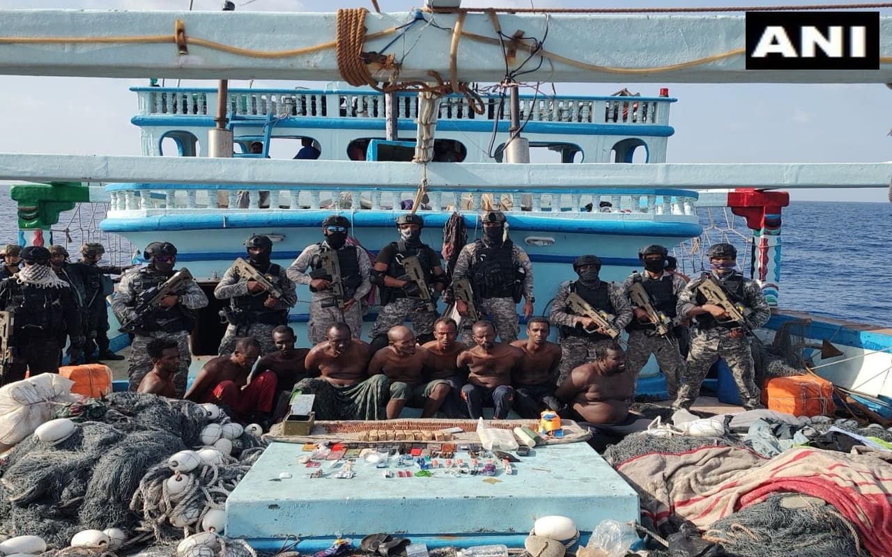 Indian Navy: पाकिस्तानियों ने लगाया हिन्दुस्तान जिंदाबाद का नारा, मौत के मुंह से इंडियन नेवी ने निकाला बाहर