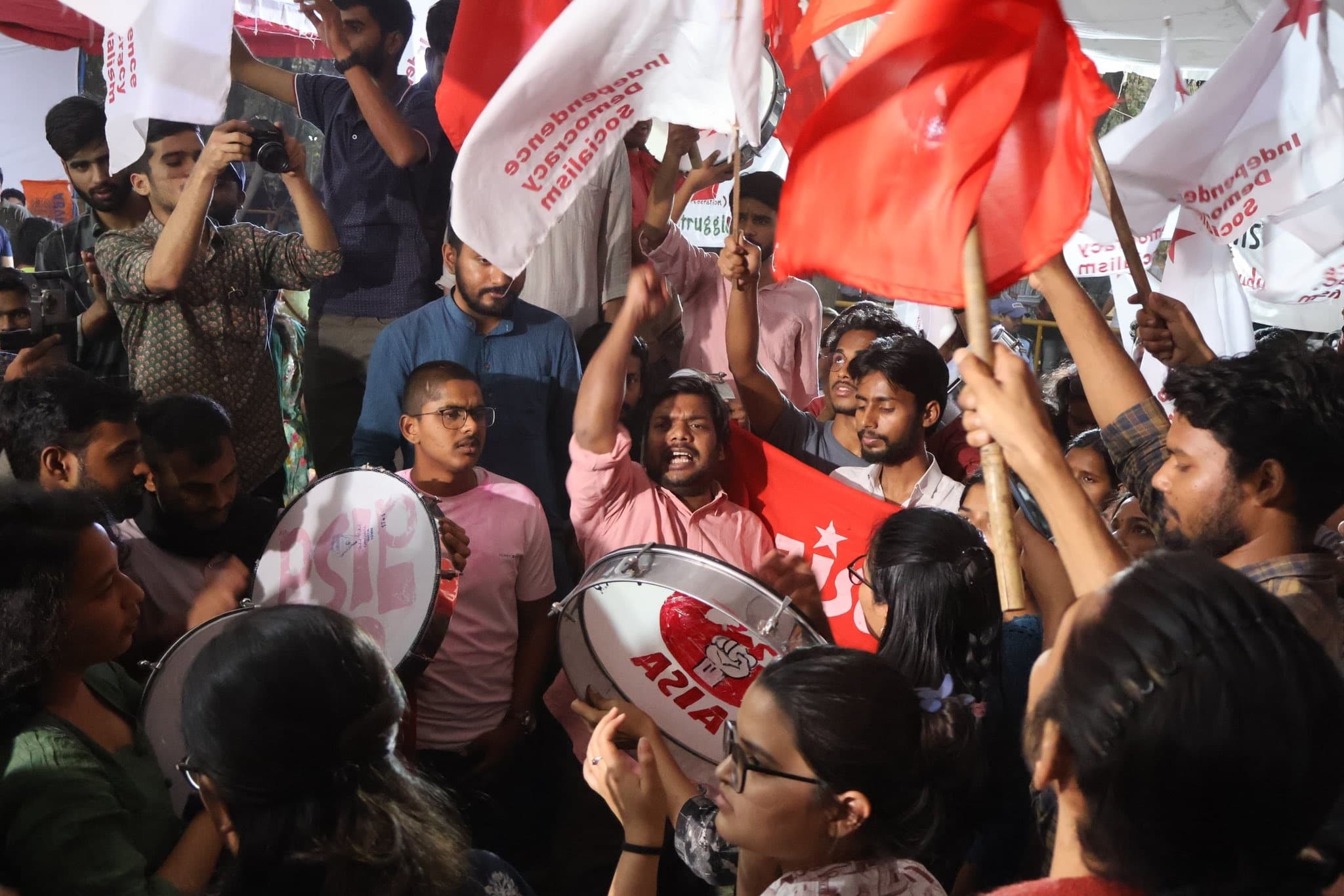 JNU Election Result: छात्रसंघ चुनाव में चारों सीट पर लेफ्ट को बढ़त, ABVP पिछड़ी