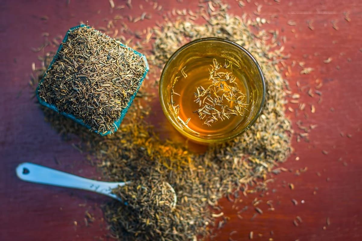 Health Tips: सोने से पहले जरूर पिएं जीरा और अजवाइन का पानी, मिलेंगे असरदार फायदे 