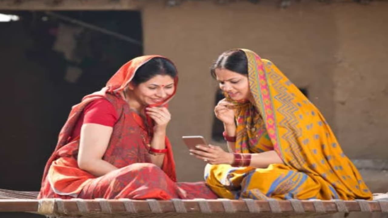 Lakhpati Didi Yojana: महिलाओं के अपने व्यापार का सपना होगा पूरा, जानें क्या है लखपति दीदी योजना