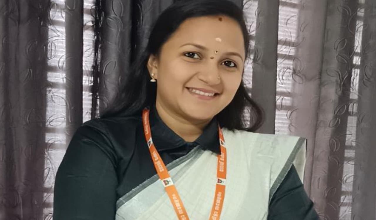 Lok Sabha Election 2024: केरल में ‘7 भाषाओं की भूमि’ कासरगोड में बीजेपी ने उतारी बहुभाषी उम्मीदवार, जानें अश्विनी एमएल को