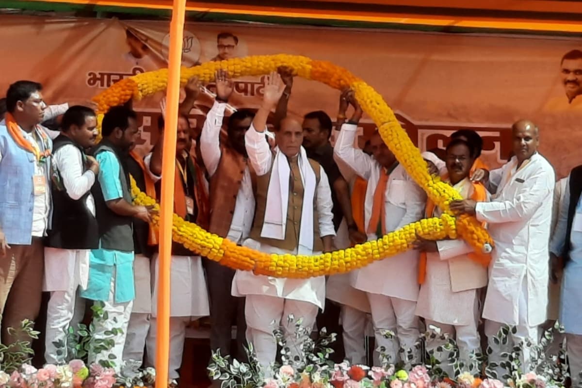 Loksabha Elections 2024 : रक्षा मंत्री राजनाथ सिंह ने चतरा से दिया 400 पार का नारा, हेमंत सोरेन पर साधा निशाना