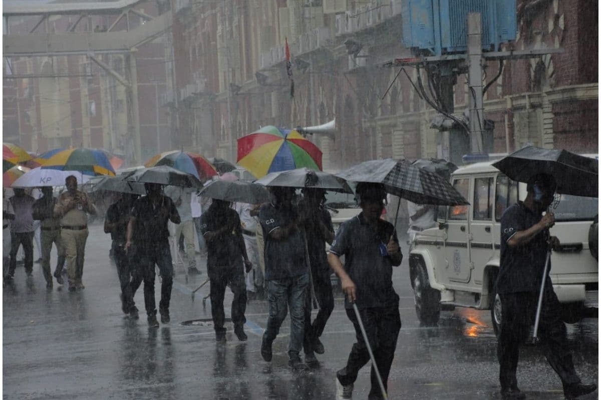 Bengal Weather Forecast : कोलकाता समेत जिलों में अगले दो घंटे में बारिश की संभावना, जानें क्या कहता है मौसम विभाग