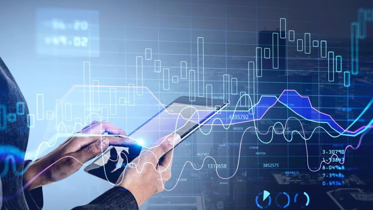 Share price: आज निवेशक किन शेयरों पर रख सकते हैं नजर, लार्ज कैप कंपनियां दे सकती हैं मुनाफा