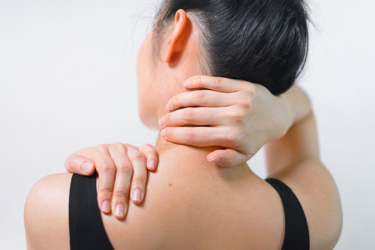 Home Remedies For Shoulder Pain: घर पर ही पाएं कंधों के दर्द से निजात, करें ये घरेलू उपचार