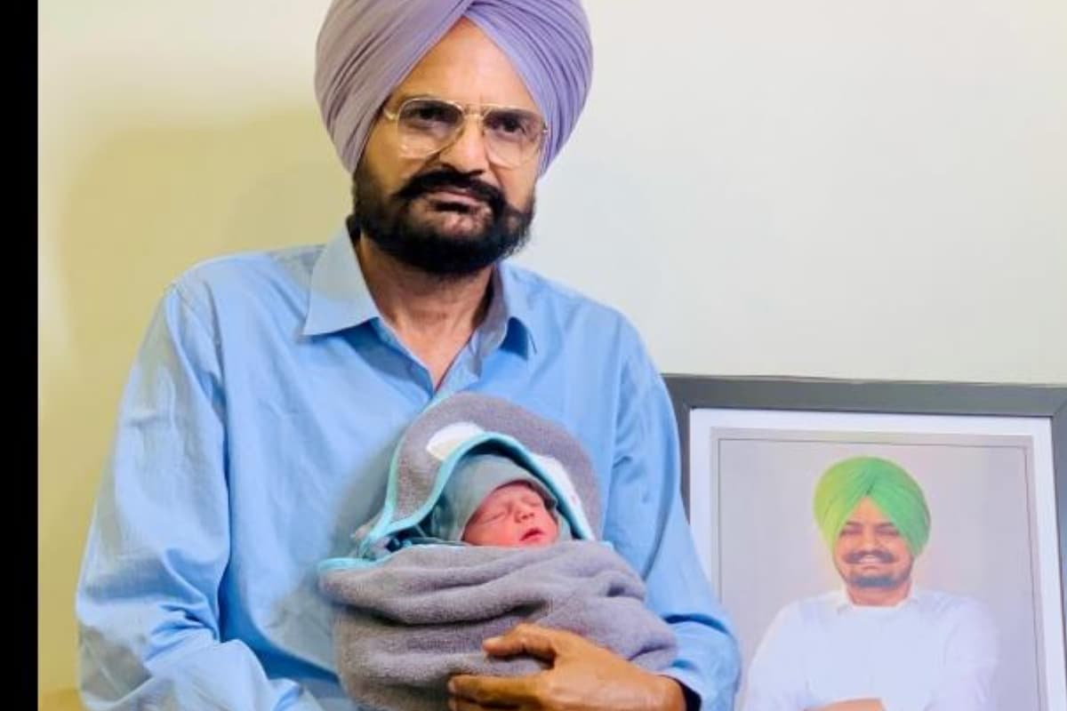 Sidhu Moosewala के घर आया एक नन्हा मेहमान, पिता बलकौर सिंह ने दी जानकारी