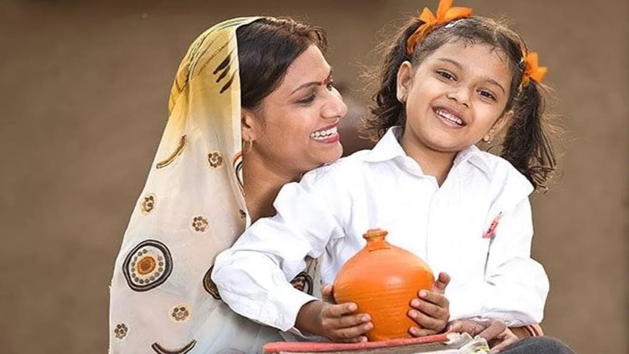 Sukanya Samriddhi Yojana: क्या है सुकन्या समृद्धि योजना, कैसे आप अपनी बेटी का भविष्य कर सकते हैं सुरक्षित