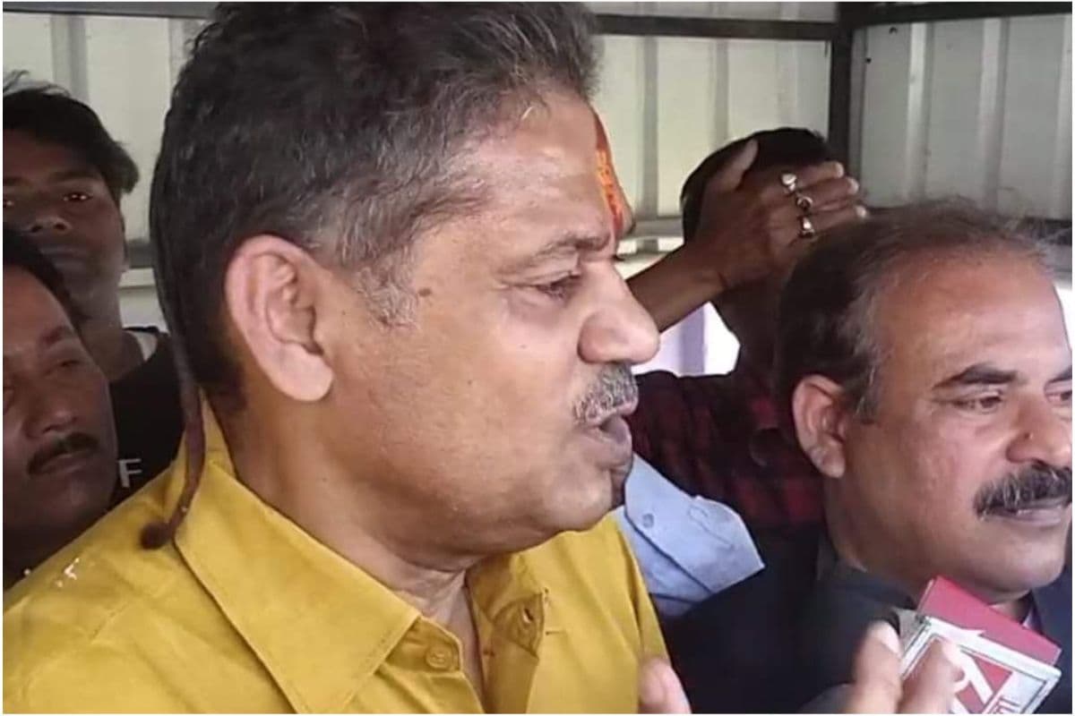 पश्चिम बंगाल : तृणमूल कांग्रेस प्रार्थी कीर्ति आजाद ने सर्व मंगला मंदिर में पूजा अर्चना कर शुरू किया जनसंपर्क अभियान