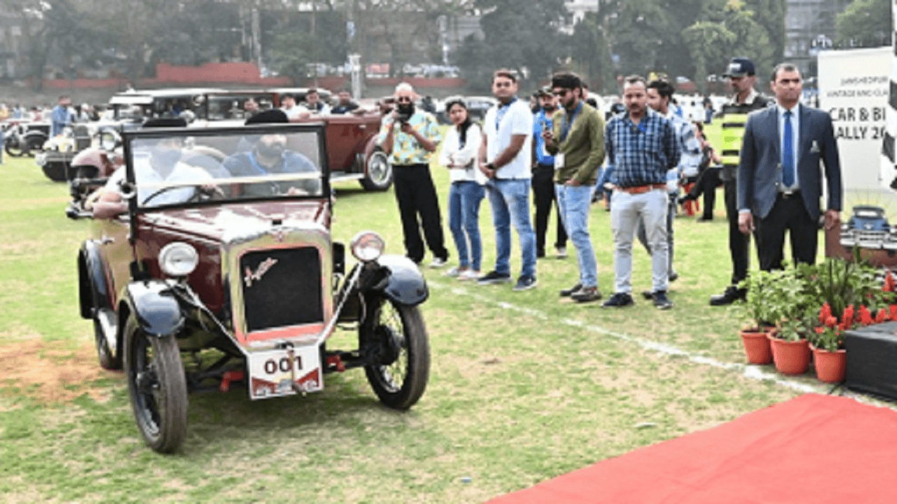 Tata Steel विंटेज कार-बाइक रैली में इन गाड़ियों ने लूट ली महफिल