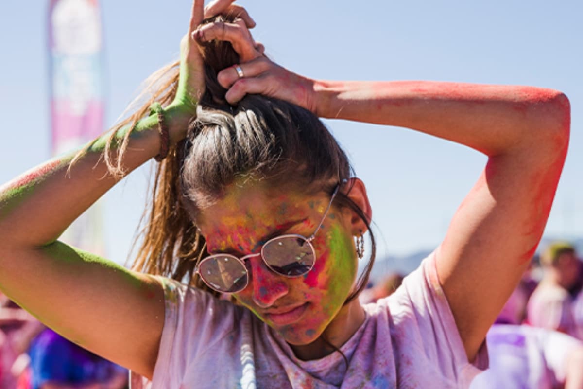 Holi 2025: होली के रंग अब आपके बालों को नहीं कर सकेंगे डैमेज, ऐसे करें देखभाल 