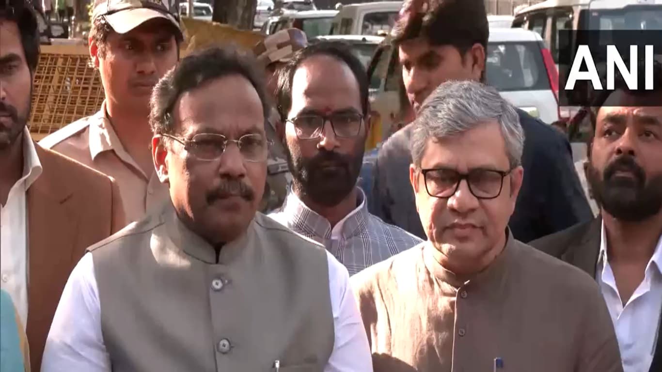 Lok Sabha Election 2024: आचार संहिता उल्लंघन मामले को लेकर चुनाव आयोग से मिली बीजेपी की टीम, कर दी ऐसी मांग