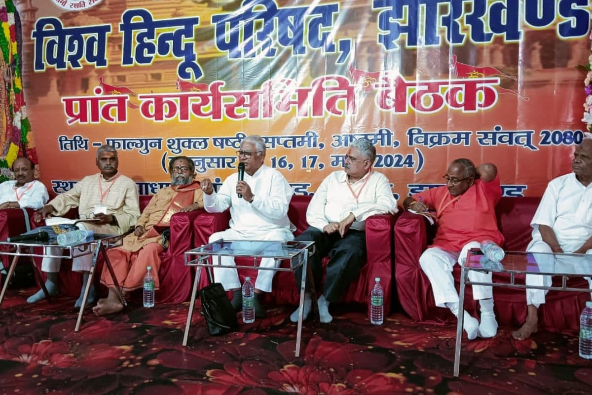 हिंदू स्वाभिमान के लिए मंदिरों की जरूरी है पुनर्प्रतिष्ठा, देवघर में बोले विश्व हिंदू परिषद के केंद्रीय मंत्री अंबरीश सिंह