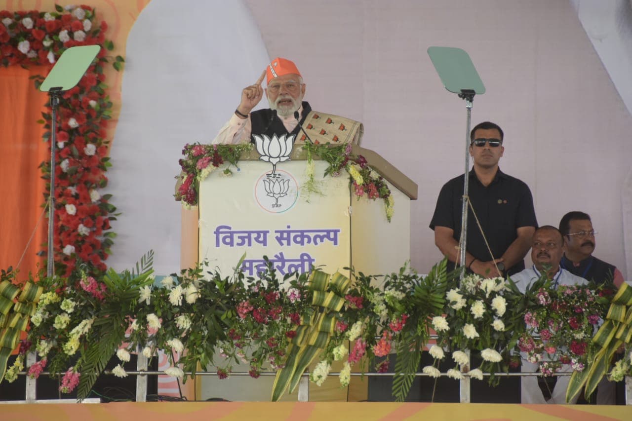 प्रधानमंत्री नरेंद्र मोदी आज बिहार में 34,800 करोड़ रुपये से अधिक की योजनाओं की देंगे सौगात