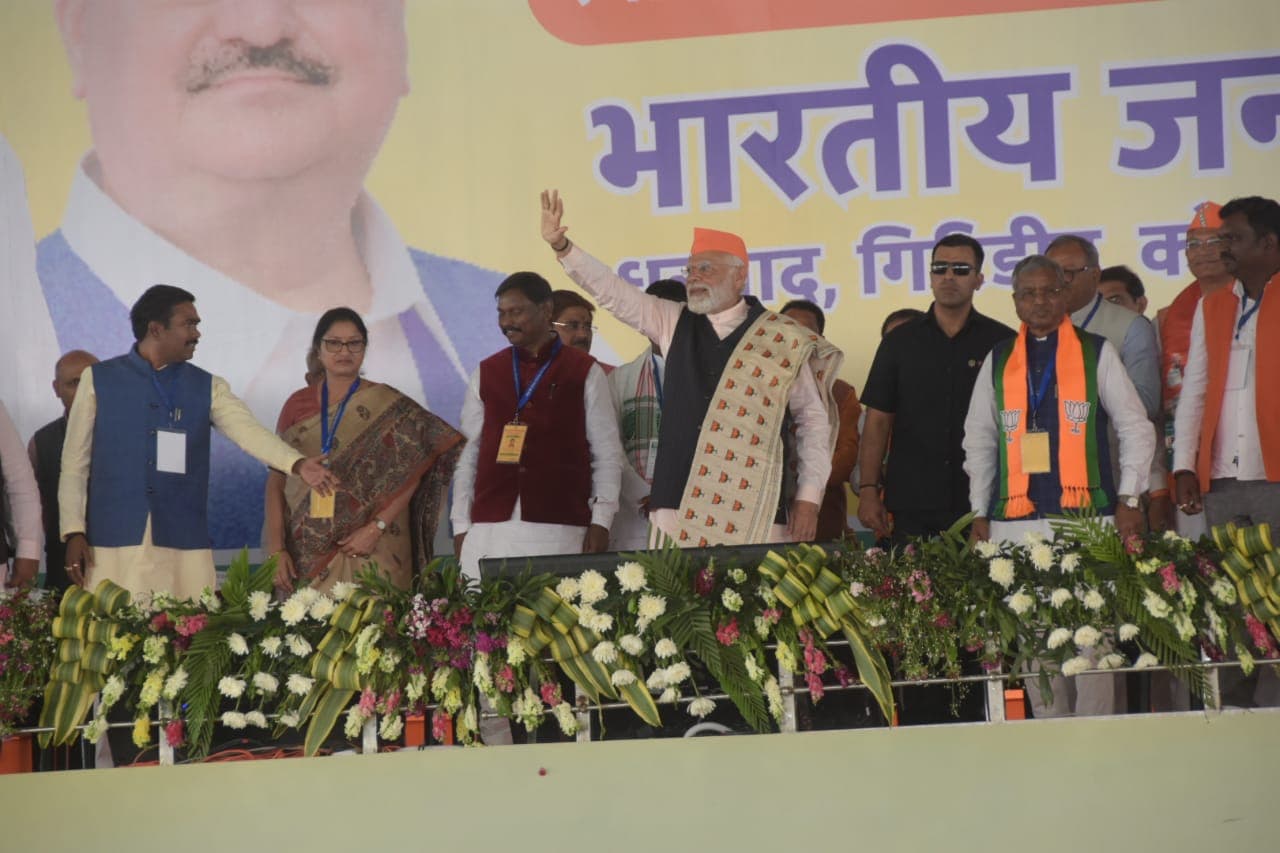 धनबाद में भाजपा की विजय संकल्प महारैली, पीएम मोदी की एक झलक पाने को उमड़ी भीड़